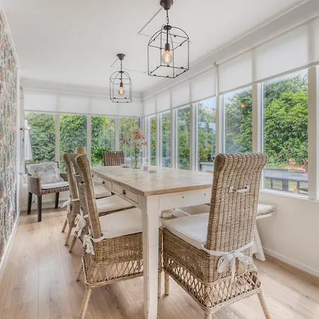 Feriehus New! House Aan Zee With Spacious Garden *