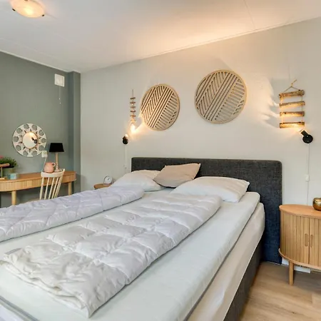 New! House Aan Zee With Spacious Garden Feriehus