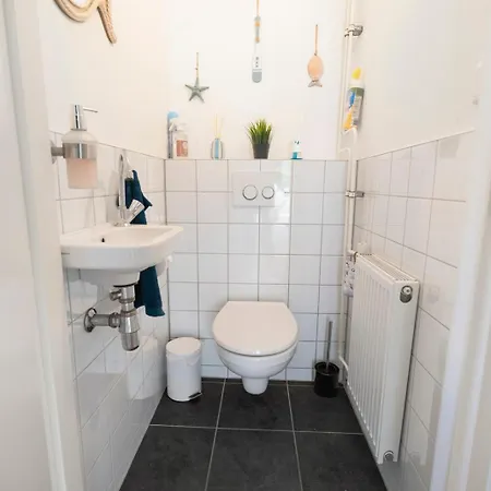 New! House Aan Zee With Spacious Garden Feriehus