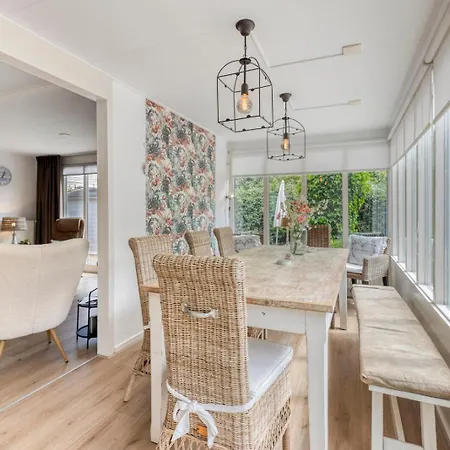 Feriehus New! House Aan Zee With Spacious Garden *